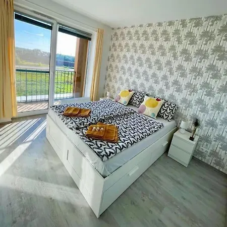 Vynimocny, Svetly, Byt S Parkovanim! Apartamento Bratislava